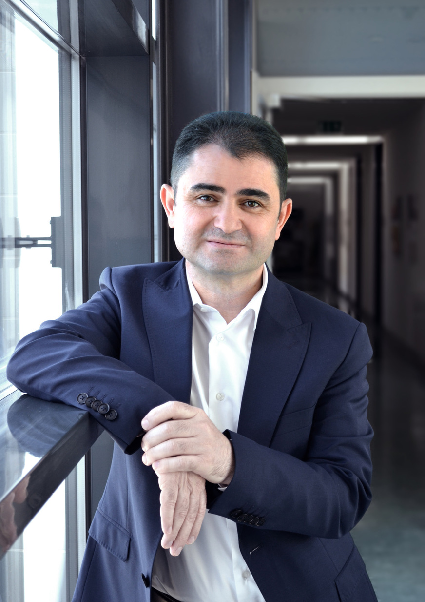 Ibrahim Türköz, Geschäftsführer für F&E und Produktion, sieht ein hohes Engagement bei Sattler Sun-Tex für Nachhaltigkeit und bietet den Besuchern der Weltleitmesse R+T eine Orientierungshilfe bei der richtigen Auswahl von Produkten, wie z.B. das OEKO TEX Made in Green Label