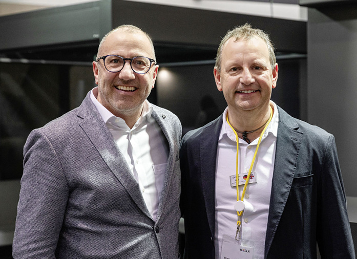Andreas Kraler, geschäftsführender Gesellschafter der Hella Gruppe und Dietmar Heil, Inhaber von Gluetex und Jentschmann beim exklusiven Presse-Event auf der Weltleitmesse R+T in Stuttgart.