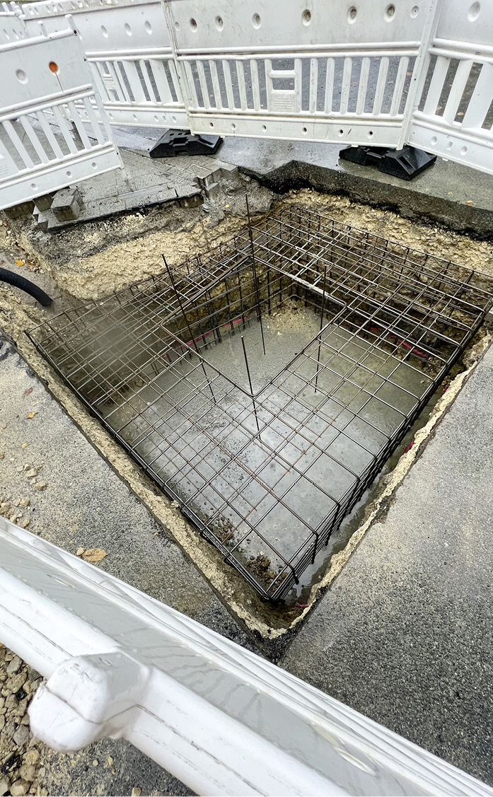 Die Bewehrung wurde nach den Vorgaben des Statikers gefertigt, und hatte ein Gewicht von ca. 1050 kg. Das Gesamtgewicht Fundament ca. 52 Tonnen.