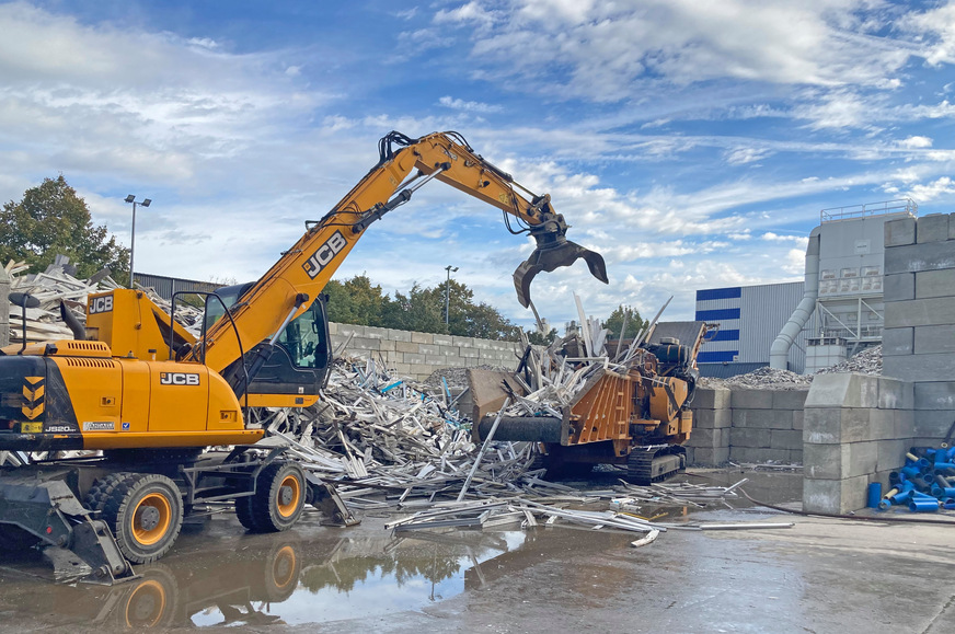 Deceuninck erhöht die die betriebsinterne Recyclingkapazität auf 45.000 Tonnen Input jährlich bis 2024.