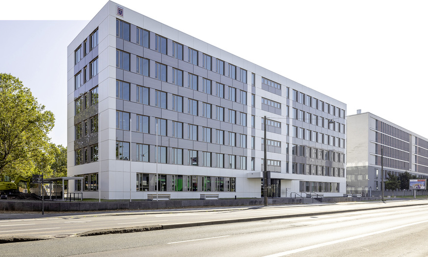 Richtungsweisend: Das Platinum in Wiesbaden verfügt über ein ausgefeiltes Energiekonzept: Aufs Jahr betrachtet wird durch den Gebäudebetrieb mehr regenerative Energie erzeugt als verbraucht.