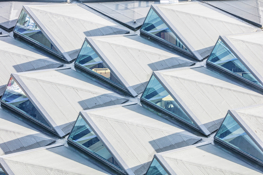 Mit dem BA-Pfosten-Riegel-Systems von Velux Commercial wird heute das Bildungszentrum mit viel Tageslicht versorgt.