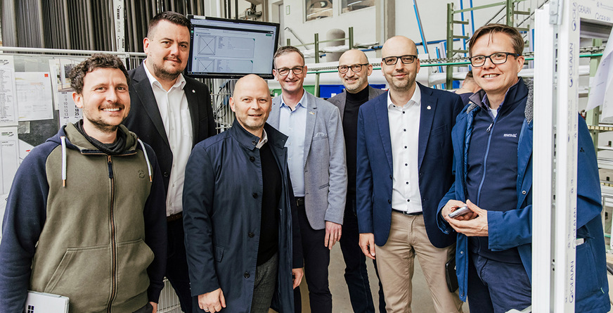 Interessanter Austausch (v.l.:): Nikolas Raffelsberger (Kneer), Markus Gerdenitsch (Rehau), Nico Maier (Rehau), Thomas Reinhard (Kneer), Thomas Etscher (Kneer), Peter Hertlein (Rehau) und GW-Chefredakteur Daniel Mund.