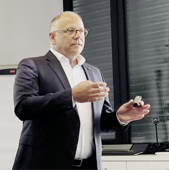 Geschäftsführer Tim Füldner setzt bei der Nutzung von KI auch auf ethische Gesichtspunkte, die in den Richtlinien von Weinor genau festgelegt wurden.