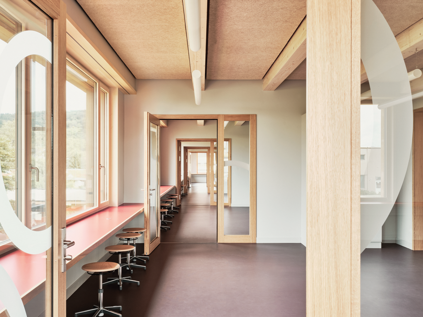 Primarschule Weinfelden: Fenster, Innentüren, Holzbau, Innenausbau von Oertli Kunden