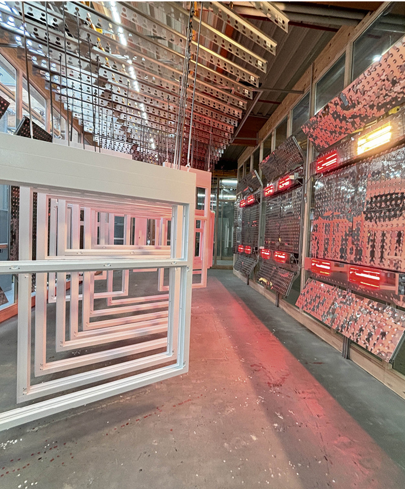 Eindrucksvoll: Die Halogentrocknungsanlage war ein Highlight auf dem Besichtigungstermin bei Müller Holzfensterbau.