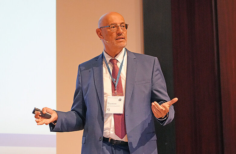 Prof. Christian Niemöller sprach zu „Nachhaltigkeit und klimaresilientes Bauen als Vertragsleistung