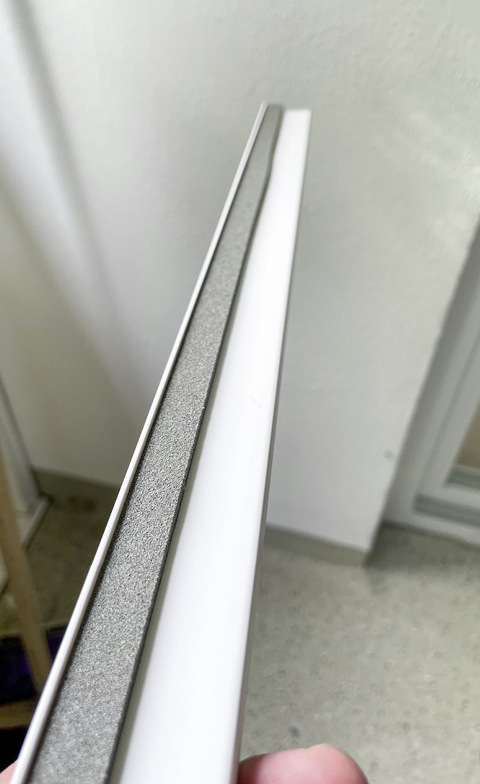 Um die Fensteranschlussfugen optimal und langfristig abzudichten kommen in dem Objekt unterschiedliche Lösungen des Dicht- und Dämmspezialisten Hanno zum Einsatz – unter anderem das Hannoband-BG1, das Folienband DUO Easy 240 und das Multifunktionsband Hannoband-3E BG1.