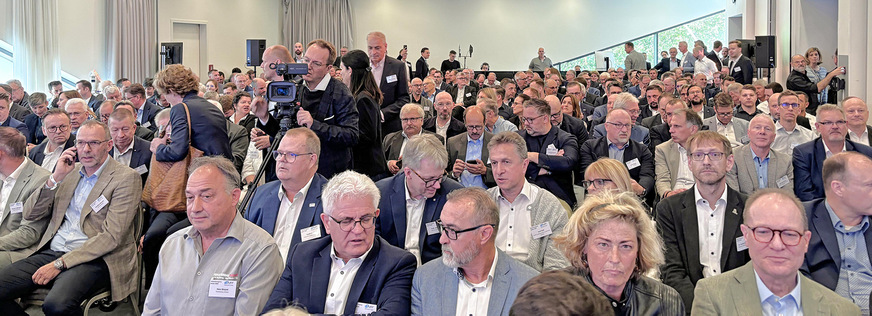 Es war eng im Kongresssaal in Hamburg – aber das tat der guten Stimmung unter den Teilnehmern keinen Abbruch.