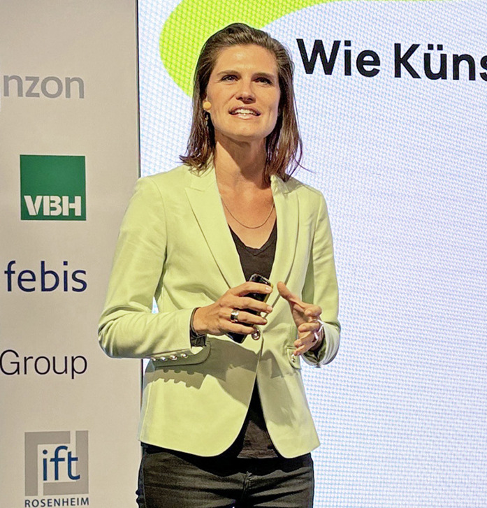 KI-Expertin Dr. Léa Steinacker