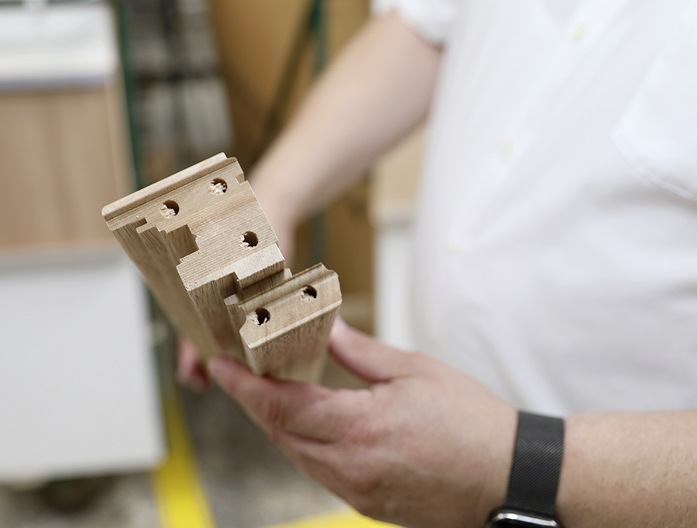 Bei der Eckverbindung setzt man bei Heinrich auf eine gedübelte und gekonterte Ausführung mit glasfaserverstärkten Leimen.