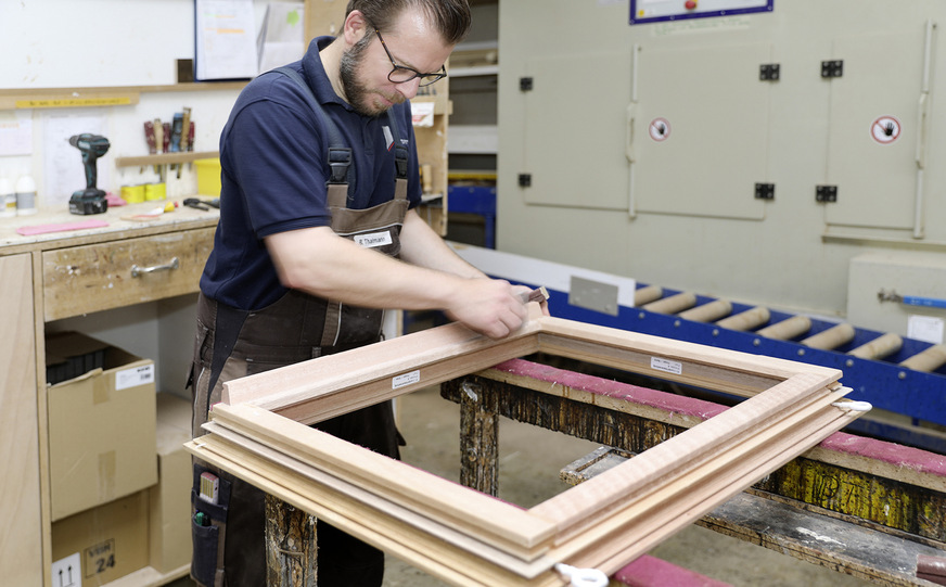 Schon bei der Holzauswahl wird auf Qualität gesetzt - beispielsweise mit dem Sortiment „Rotes Meranti 450+“.