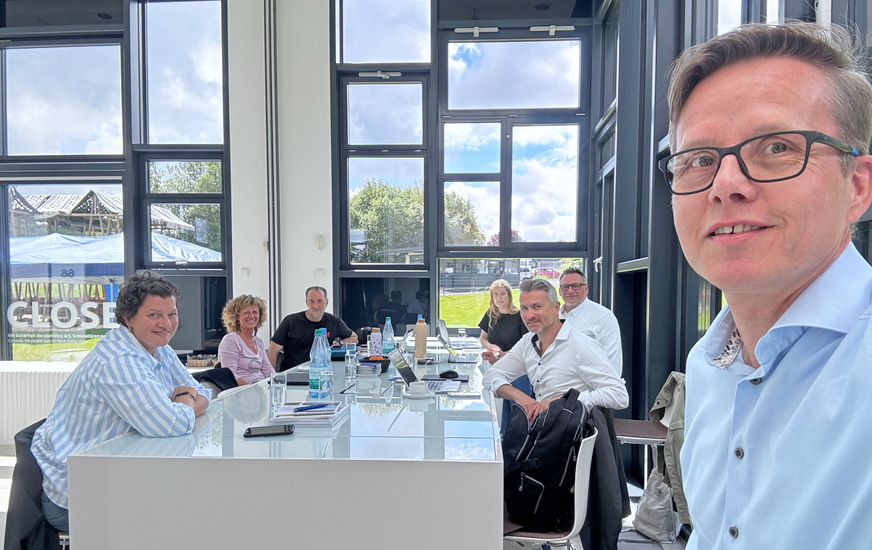 Austausch in Wilnsdorf: Die Redaktion traf sich mit den Siegenia-Experten.