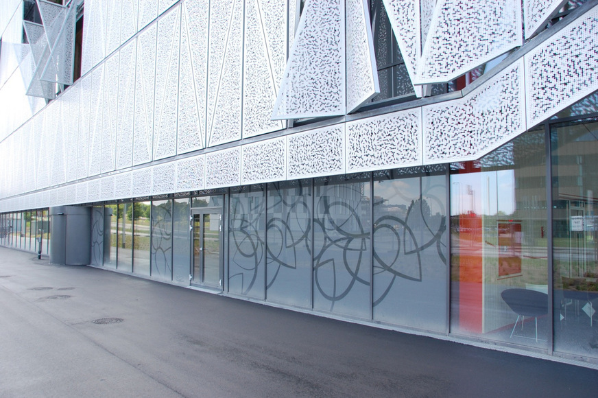 Auch dieses Campus Kolding Gebäude besitzt eine Fassade von Linzmeier.