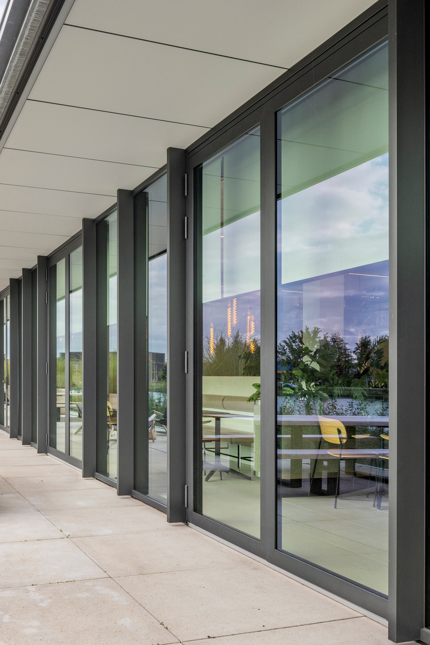 Neue Kooperation: Glashersteller Saint-Gobain und der dänische Textilspezialist Kvadrat Shade arbeiten daran, Sonnenschutzglas und innenliegendes Sonnenschutzgewebe perfekt aufeinander abzustimmen.