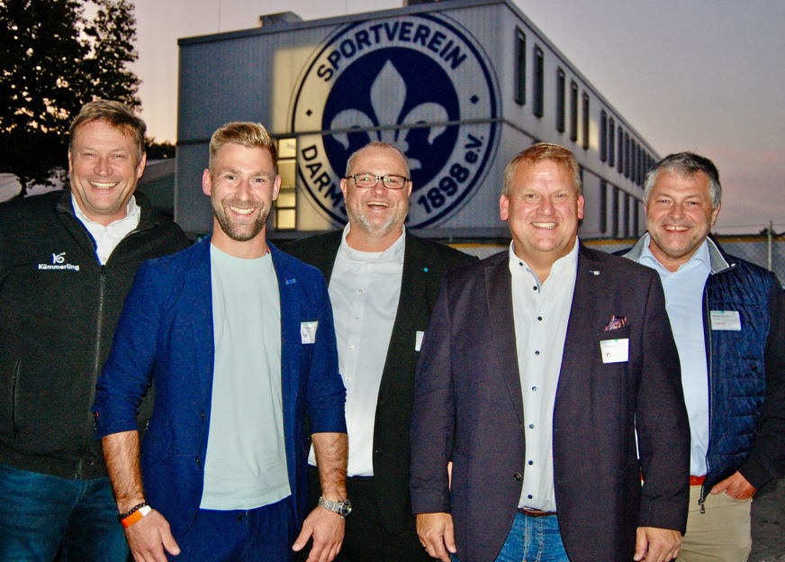 Erster Schritt war die Vorbereitung eines mehrheitlich abstimmungsfähigen Entscheidungsgremiums, mit v.li. Frank Eigenrauch, Verkaufsleiter Deutschland bei der profine GmbH, Thomas Menke, Vertriebsleiter Deutschland Nord bei GU, Jens Johanni, Gebietsverkaufsleiter bei der Klaes GmbH & Co. KG, Thomas Reinert, Gesamtvertriebsleiter GUTMANN, Bernd Schneider, Gebietsverkaufsleiter ROTOX Gruppe, als Kernteam.