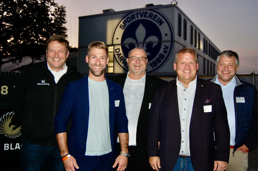 Erster Schritt war die Vorbereitung eines mehrheitlich abstimmungsfähigen Entscheidungsgremiums, mit v.li. Frank Eigenrauch, Verkaufsleiter Deutschland bei der profine GmbH, Thomas Menke, Vertriebsleiter Deutschland Nord bei GU, Jens Johanni, Gebietsverkaufsleiter bei der Klaes GmbH & Co. KG, Thomas Reinert, Gesamtvertriebsleiter GUTMANN, Bernd Schneider, Gebietsverkaufsleiter ROTOX Gruppe, als Kernteam.