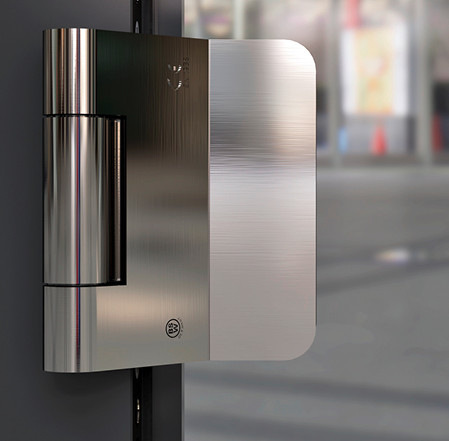 Mit eigener ­Pulver­beschichtung kann der Anbieter selbst aus­ge­fallene Kundenwünsche umsetzen. Im Bild das 3D﻿-System VZX für stumpf ­anschlagende ­Türen.