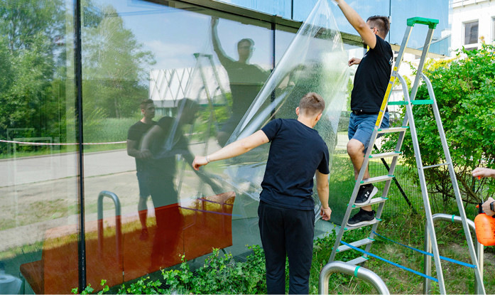 Die Montage von BirdShades für eine Freilandstudie