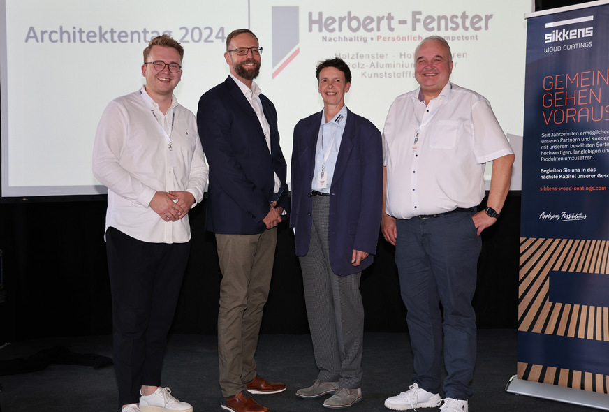 Simon Hinrichs, technischer Vertrieb Herbert-Fenster, Ole Stolle, Sikkens Wood Coatings Fachberater von AkzoNobel, Heike Jänchen, Technical Representative Sikkens Wood Coatings, Franz Herbert, Geschäftsführer.