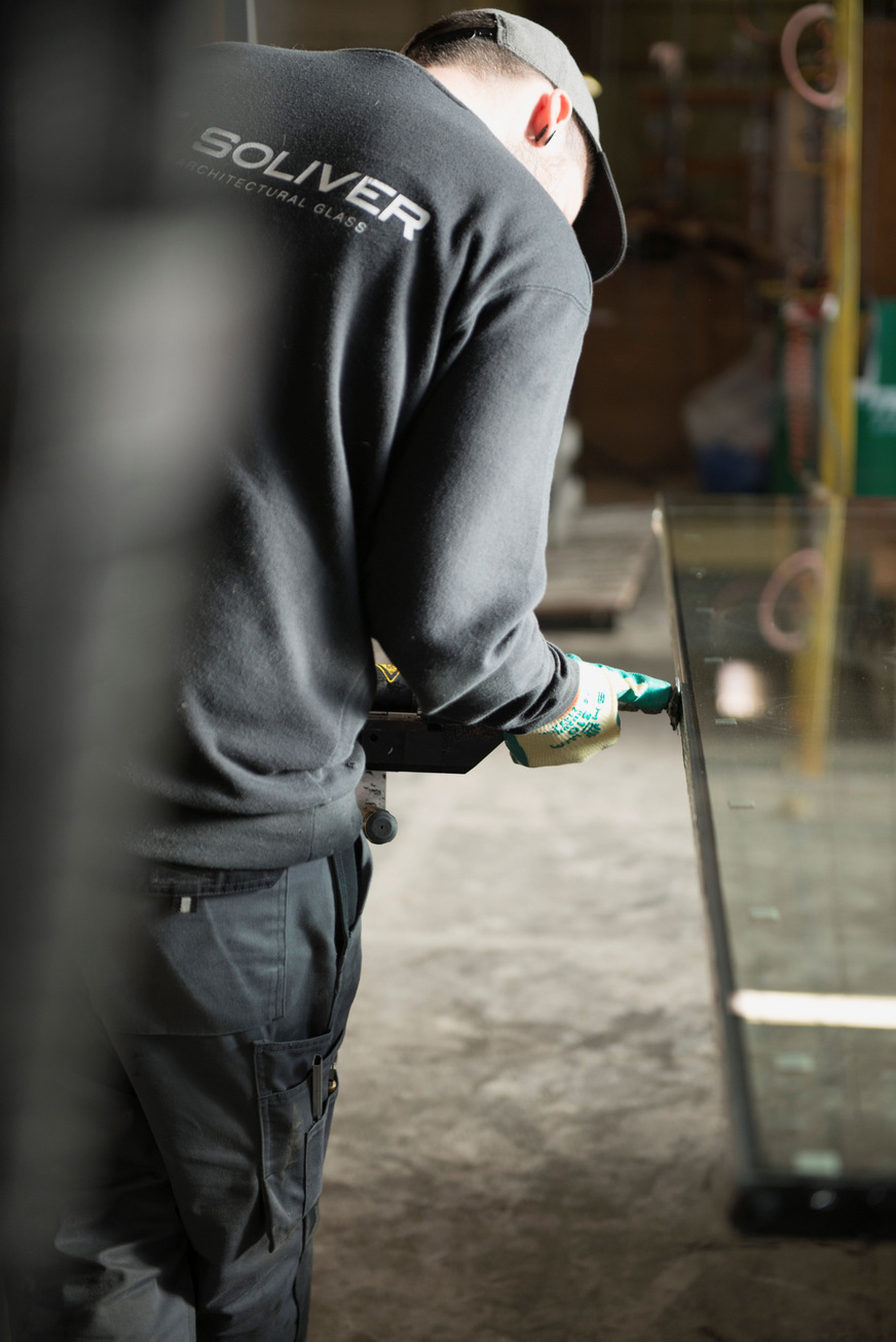 Soliver Waregem ist in West- und Ostflandern ein Partner für Glaslösungen, von der Beratung bis zum gelebten After-Sales -Service. Neben der Produktion von Isolierglas verfügt das Unternehmen auch über eigene Monteure.