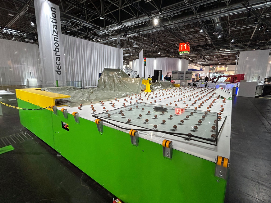 Diese Hegla IG2Pieces Anlage zum Auftrennen von Isolierglas-Einheiten ist auf der glasstec 2024 auf der Sonderschau ‚glass Technology live‘ in Halle 11 zu sehen sowie eine weitere Anlage am Hegla Stand in Halle 14! Stand A60.