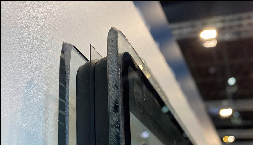 Isolierglas mit 0,5 mm dünner Mittelscheibe von Glaston