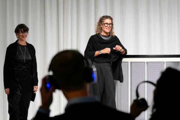 Bei der Preisvergabe: Linda Hildebrand (l.) und Lisa Rammig