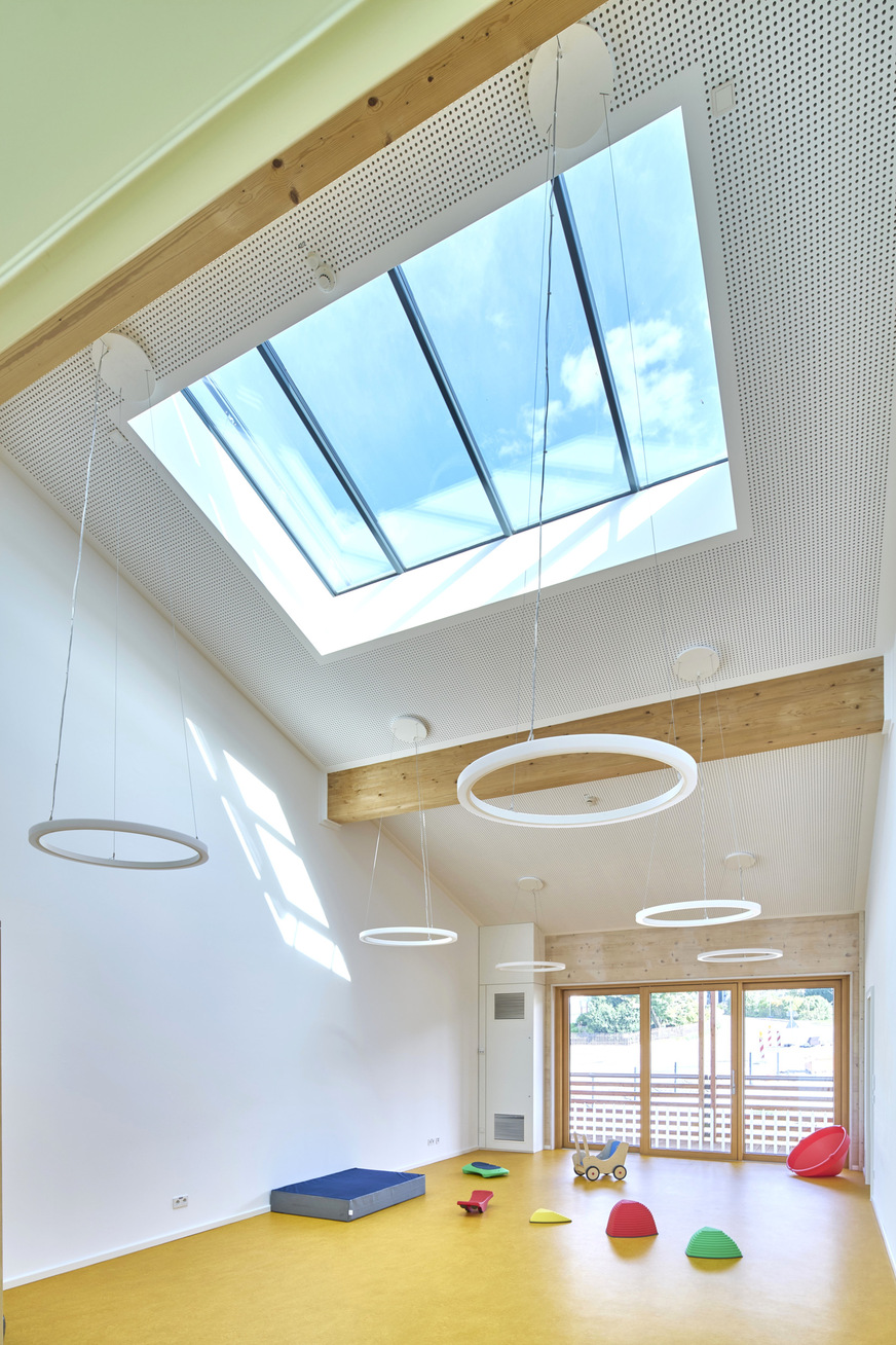 Der Spiel- und Krabbelraum im OG ist multifunktional nutzbar. Mit der Dachverglasung von Glasolux ist er lichtdurchflutet, freundlich und einladend.