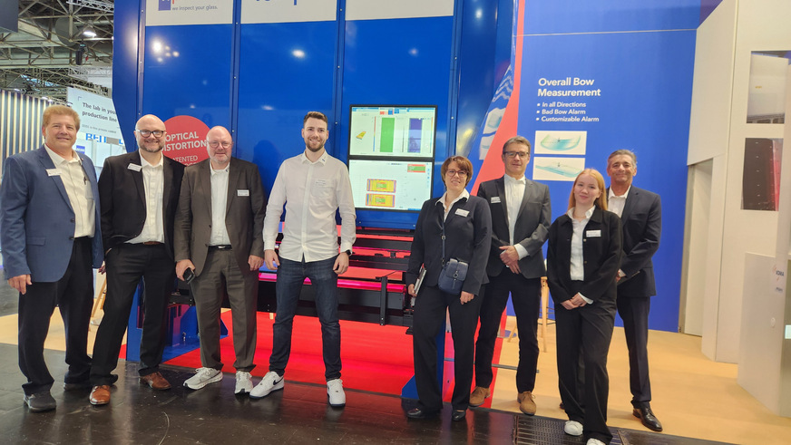 Das Team von Viprotron auf der glasstec 2024