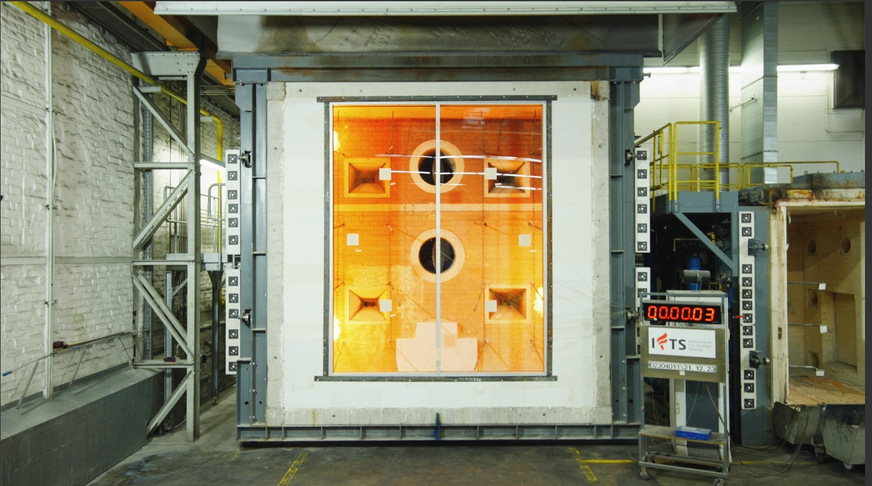 Brandschutzprüfung im neuen Ofen im IFTS Herzogenrath, hier werden die Vetrotech Brand- und Sicherheitsgläser auf „Herz und Nieren“ getestet.