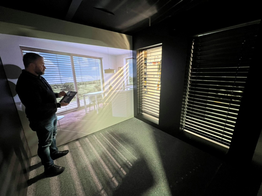 Der Cube läßt eine sehr realistische Simulierung des Sonnenschutzes von verschiedenen Produkten wie Raffstore, ZIP und Rollläden zu.&nbsp;