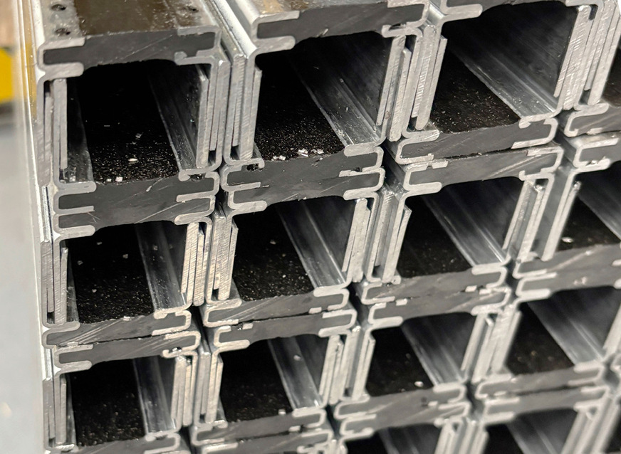 Auf die Details kommt es an: Beim QuinLine-System kommen thermisch getrennte ­Verstärkungsprofile (Stahlschenkel und Polyamidbrücke) zum Einsatz.