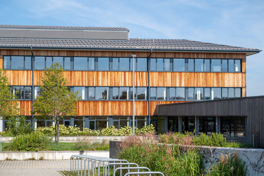Das Gymnasium Holzkirchen wurde mit Gläsern von Sanco ausgestattet.