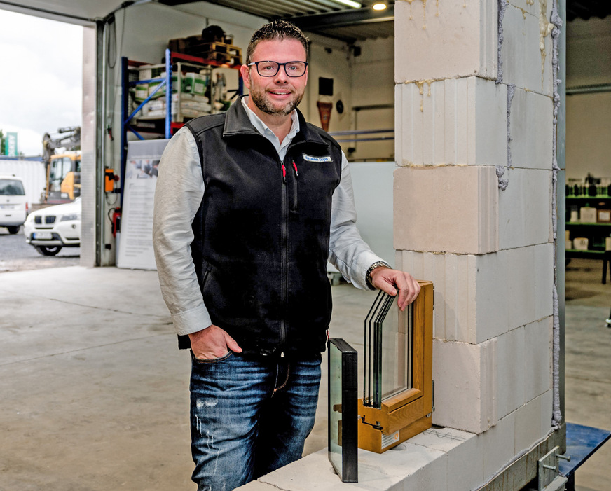 Der Sachverständige Alexander Dupp ist mit seinem Büro in Girod im Westerwald und dem TELZ in Weroth eine der ersten Adressen, wenn es um fachliches Know-how rund um Fenster, Türen, Tore und sonstige Sicherheitsbauteile zum Verschließen von Durchdringungen geht.