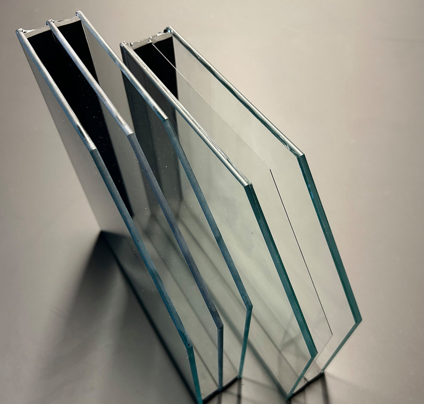 Das dünne 3-fach-ISO im Vergleich zu einem Standard 3-fach-Isolierglas.