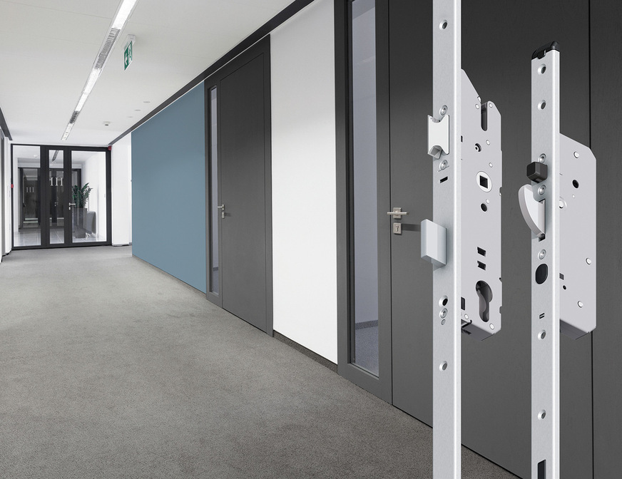 Die schlüsselbetätigte Variante mit dem Verriegelungstyp 13 erweitert die Lösungsvielfalt im Fluchttürschloss-Programm, ideal für Objekttüren oder Durchgangstüren.