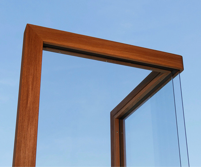 Die gebogenen Isoliergläser lassen sich in Fensterelemente einbauen, um transparente Ecken zu schaffen.