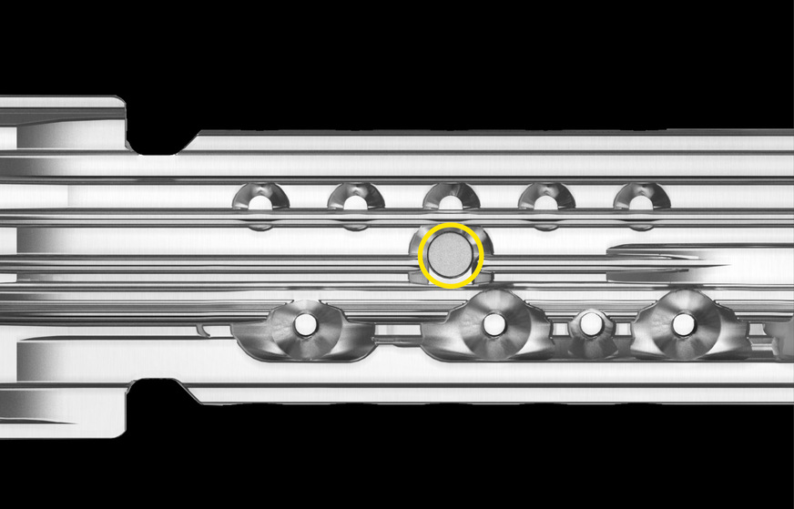 Der „Akura 44“ von EVVA bietet einen optionalen Kopierschutz mittels Magnet-Technologie. Es handelt sich dabei um eine Magnetpille, die so in den Schlüssel eingearbeitet ist, dass eine Kopie mittels 3D-Druck nicht möglich ist.