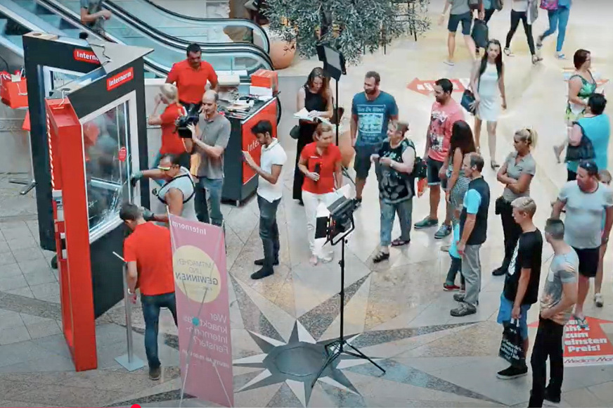 Ein ähnlicher Versuch wurde bereits in Österreich durchgeführt – mit verblüffendem Ergebnis: 74 Teilnehmer versuchten, ein Internorm-Fenster zu knacken – und alle scheiterten.