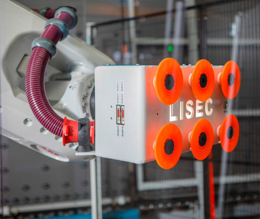 Heute sind Roboter fester Bestandteil in vielen glasverarbeitenden Betrieben.