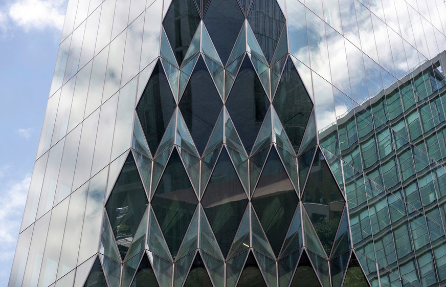 Meisterhafte Fassade von Focchi, geplant von Studio Gang Architekten. Verbaut sind dort ipasol neutral 38/23 und ipasol neutral 70/37 Gläser von AGC Interpane.