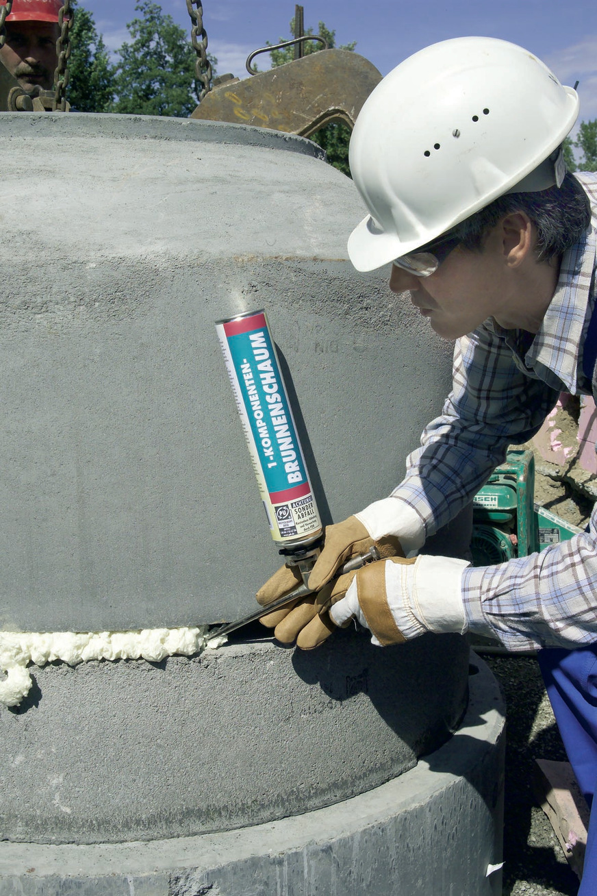 Brunnenschaum wurde speziell für die wasserdichte Verklebung von Betonringen und Brunnenschächten entwickelt.