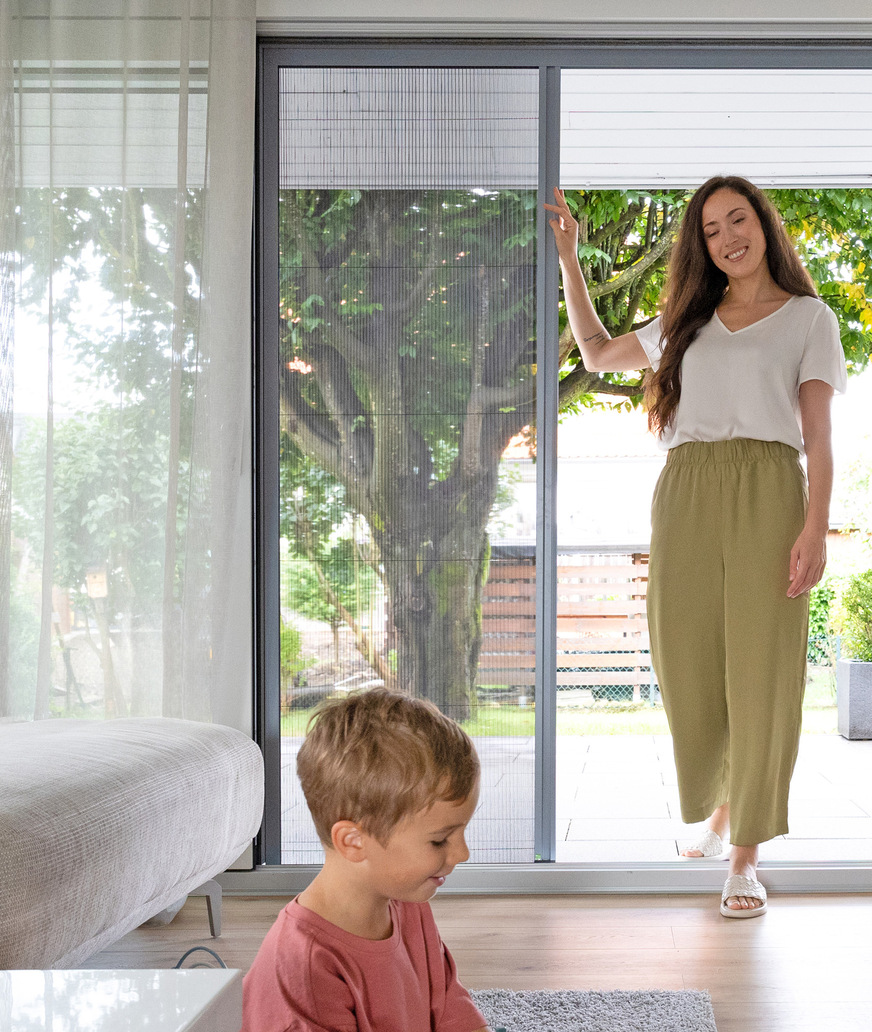 Das neue Plissee PL3 von Neher wird nicht als Bausatz, sondern als Fertigelement ausgeliefert. Für eine noch schnellere, kinderleichte Montage ohne Schnüre einstellen.