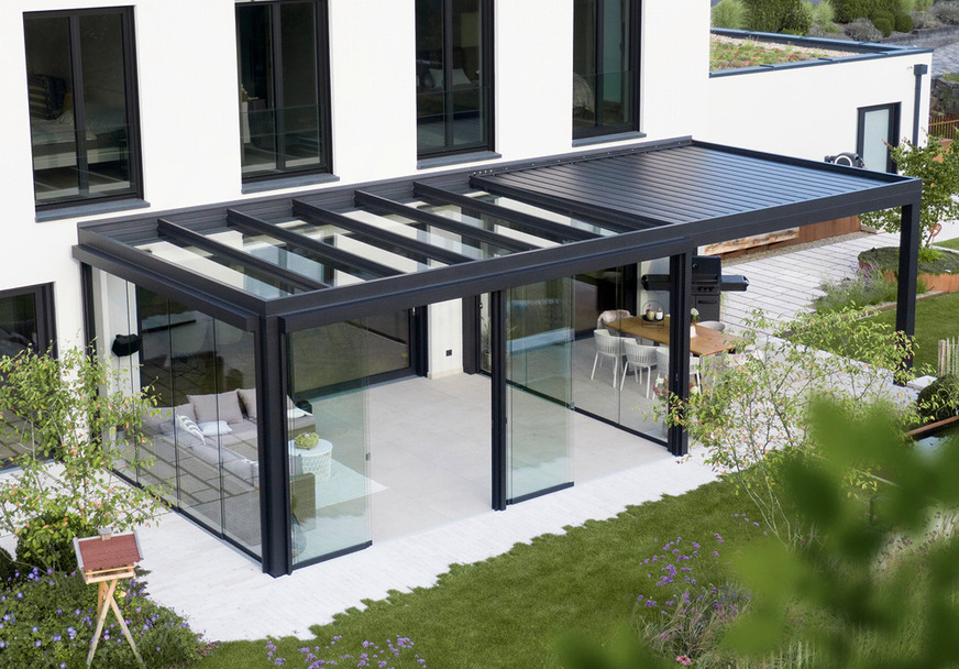 Das Lamellendach von TS Aluminium ist besonders standfest und kann eine hohe Schneelast von bis zu 350 kg/m²sicher ableiten.