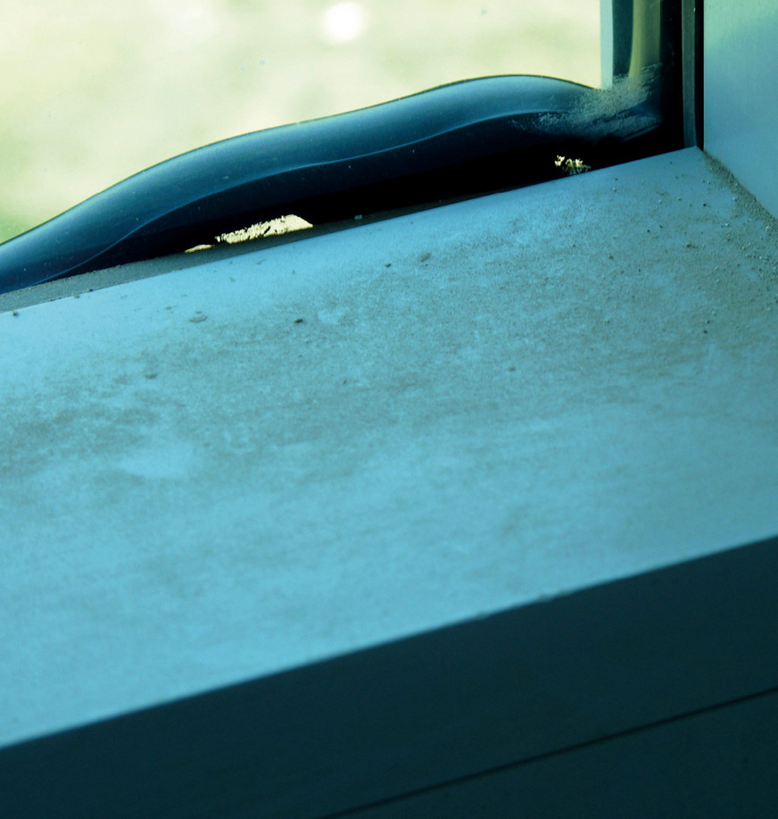 Eine durch Materialunverträglichkeiten ausgelöste Girlandenbildung, lässt sich durch Einsatz eines reaktiven thermoplastischen Abstandhalters vermeiden.