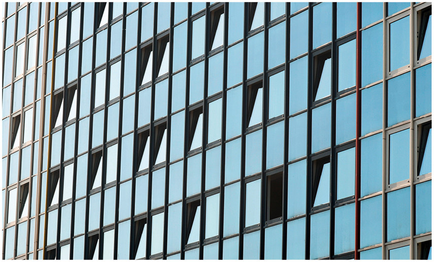 Mit komplett vorgefertigten Austauschfenstern für Fassaden­konstruktionen bietet Foppe + Foppe dem Fachhandwerk eine wirtschaftliche Lösung für ­Sanierungen.