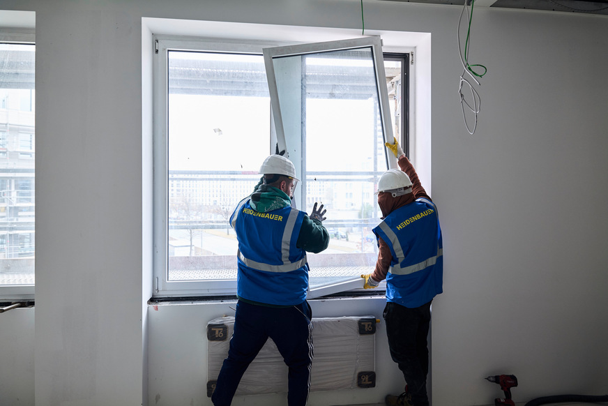 Die Fassadenrevitalisierung des Omega Haus wurde von Heidenbauer Aluminium mit einem gemeinsam mit Wicona entwickelten Sanierungsfenster ausgeführt.