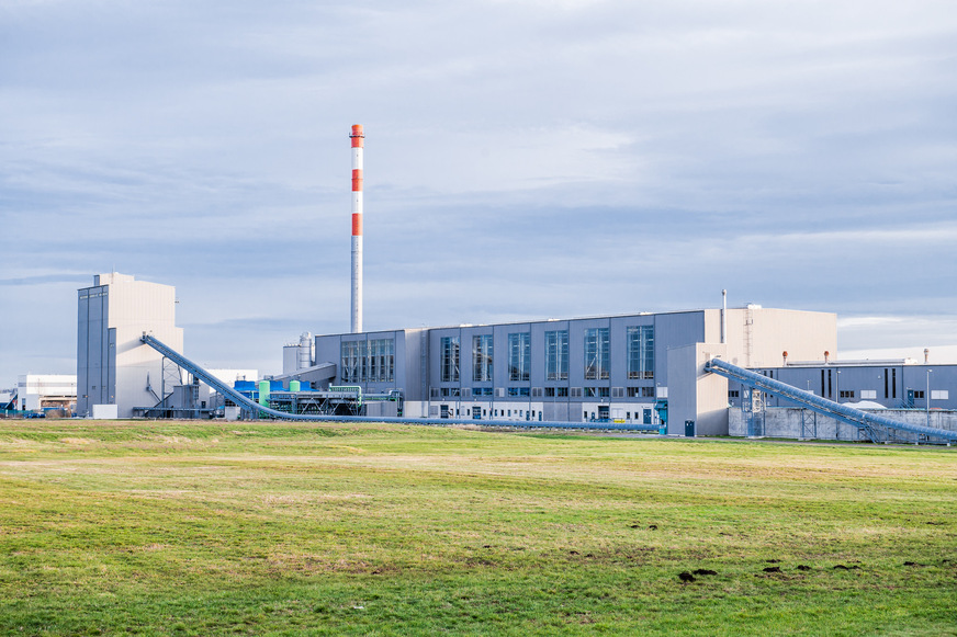 Der Einsatz von Scherben bei der Floatglas-Herstellung spart Rohstoffe, Energie und CO2-Emissionen ein.