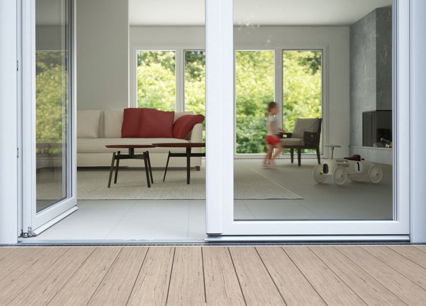 Sichere Bedienung von bodenebenen Stulptüren mit der Schließhilfe Safe Stop